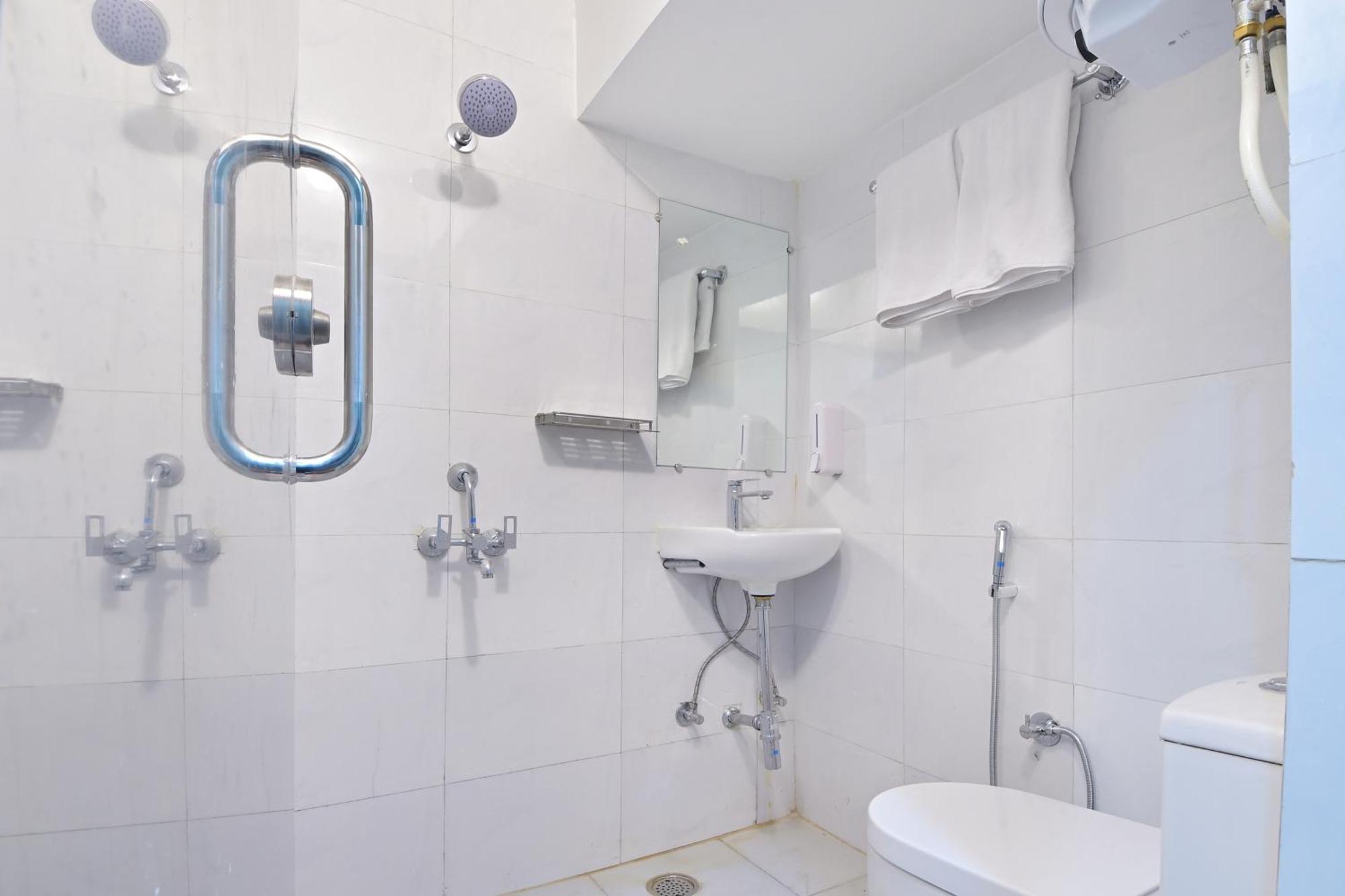 Chowdhry Tourist Lodge - New Delhi Railway Station - 2 Minutes Walk מראה חיצוני תמונה