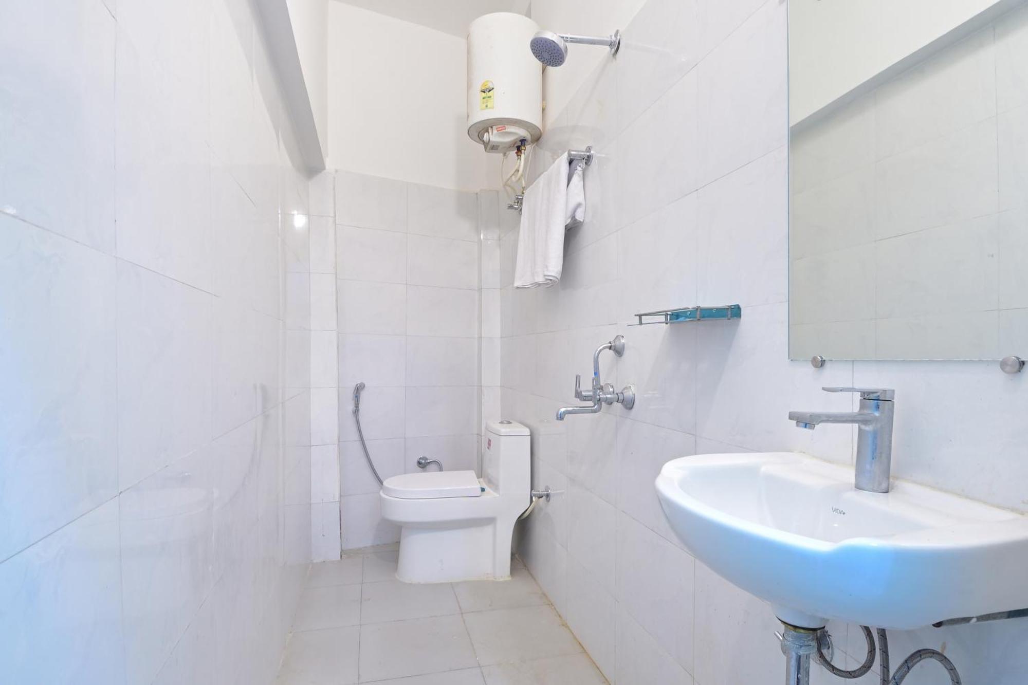Chowdhry Tourist Lodge - New Delhi Railway Station - 2 Minutes Walk מראה חיצוני תמונה