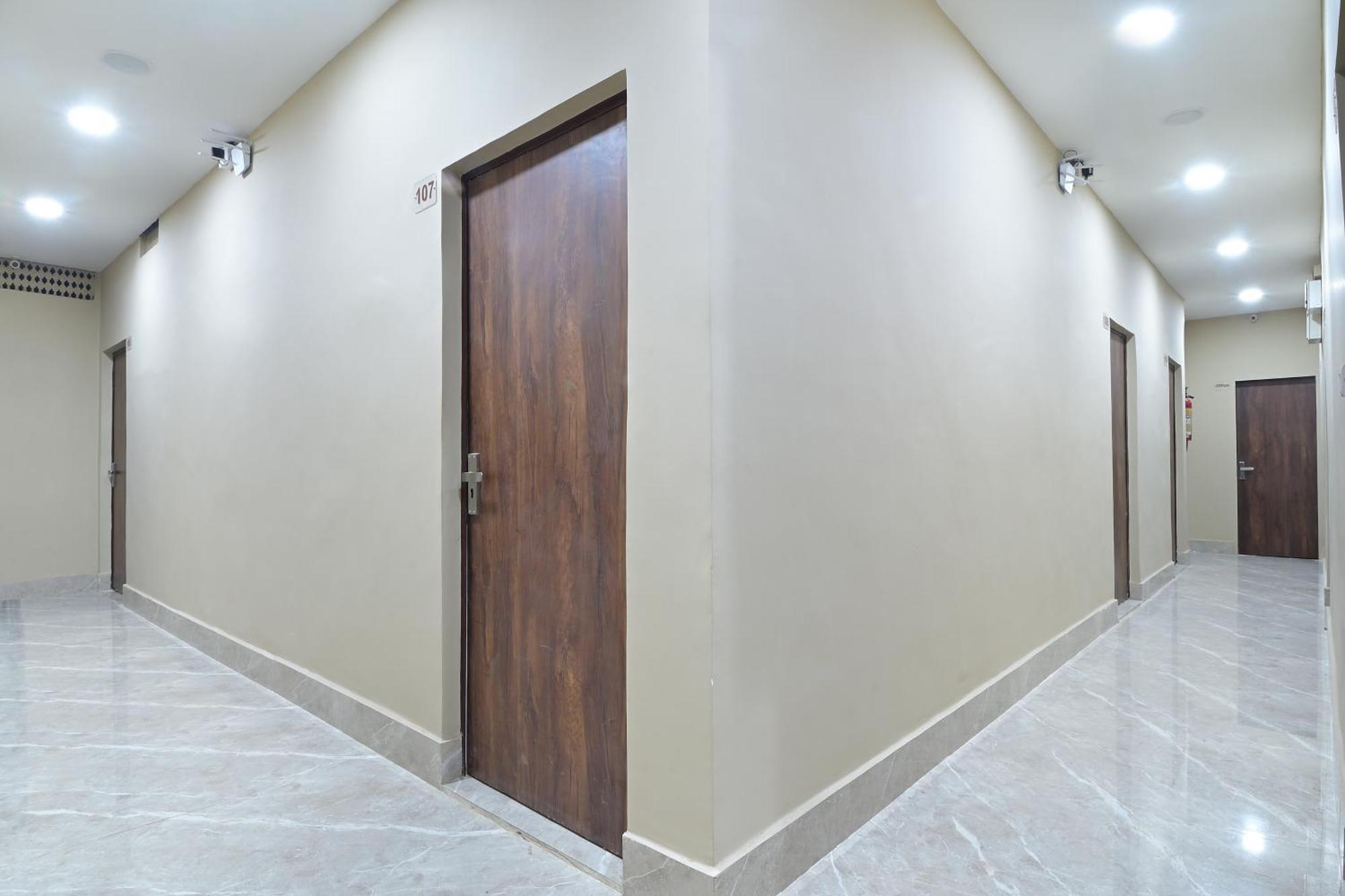 Chowdhry Tourist Lodge - New Delhi Railway Station - 2 Minutes Walk מראה חיצוני תמונה