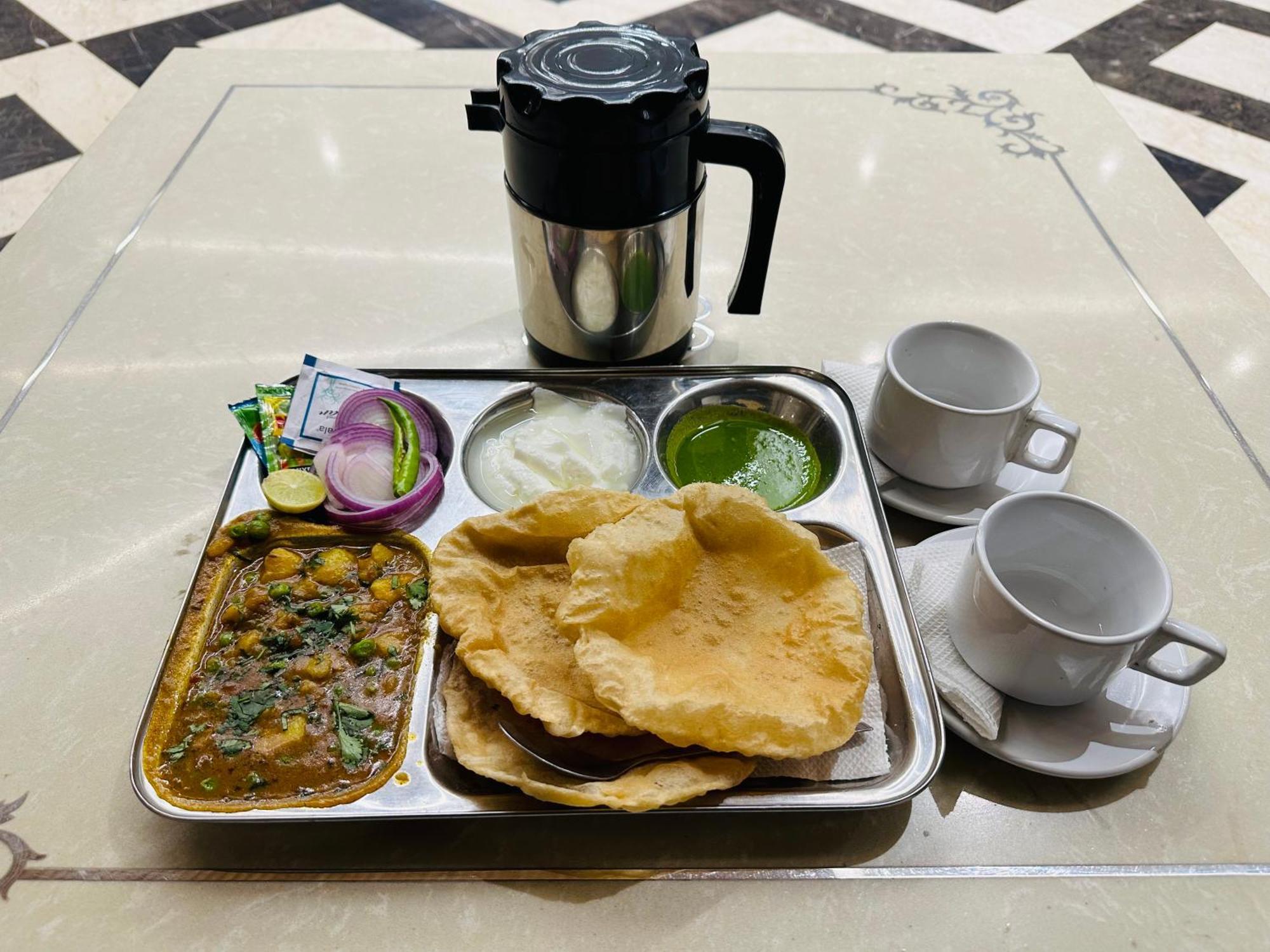 Chowdhry Tourist Lodge - New Delhi Railway Station - 2 Minutes Walk מראה חיצוני תמונה