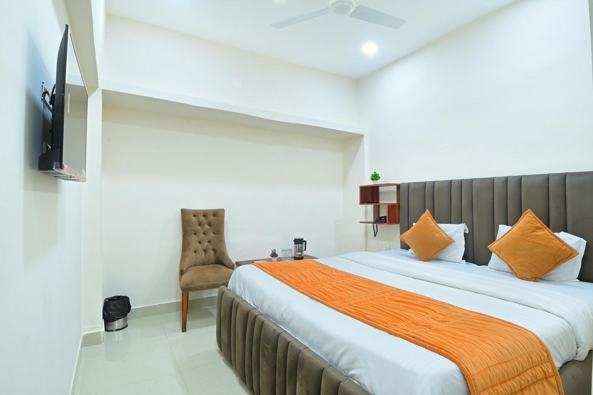 Chowdhry Tourist Lodge - New Delhi Railway Station - 2 Minutes Walk מראה חיצוני תמונה