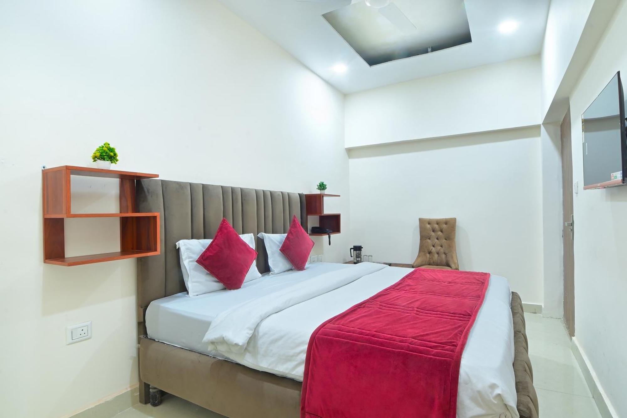 Chowdhry Tourist Lodge - New Delhi Railway Station - 2 Minutes Walk מראה חיצוני תמונה