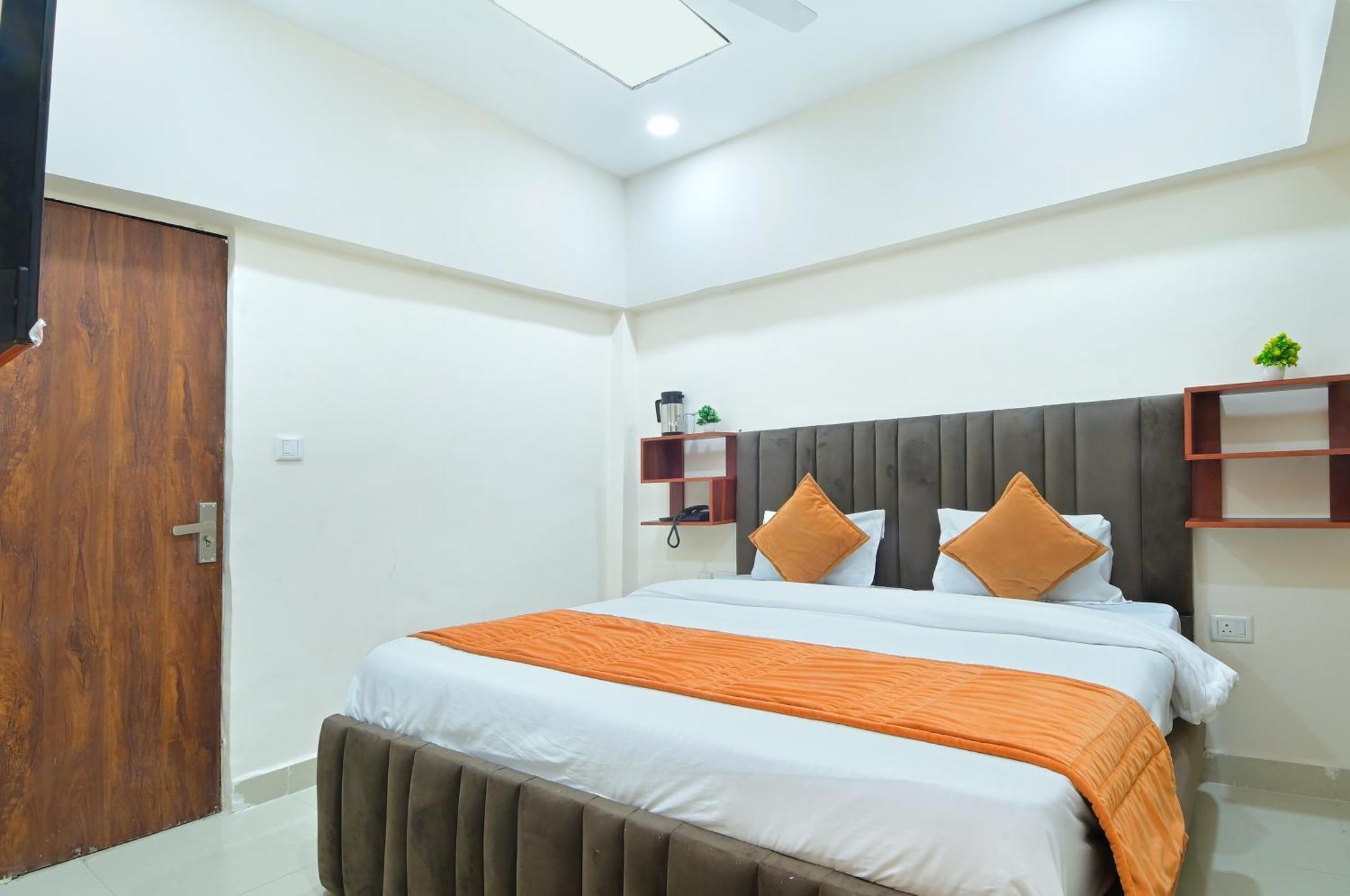 Chowdhry Tourist Lodge - New Delhi Railway Station - 2 Minutes Walk מראה חיצוני תמונה