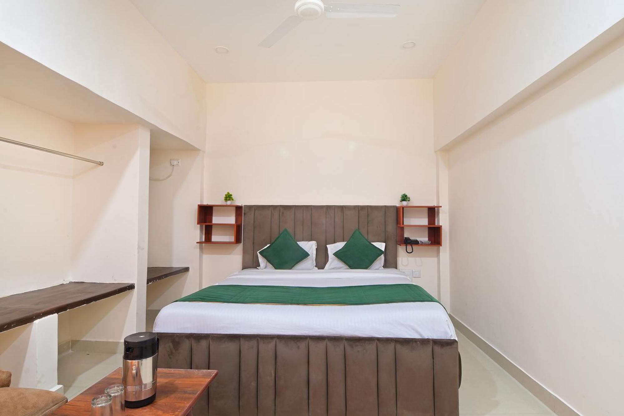 Chowdhry Tourist Lodge - New Delhi Railway Station - 2 Minutes Walk מראה חיצוני תמונה