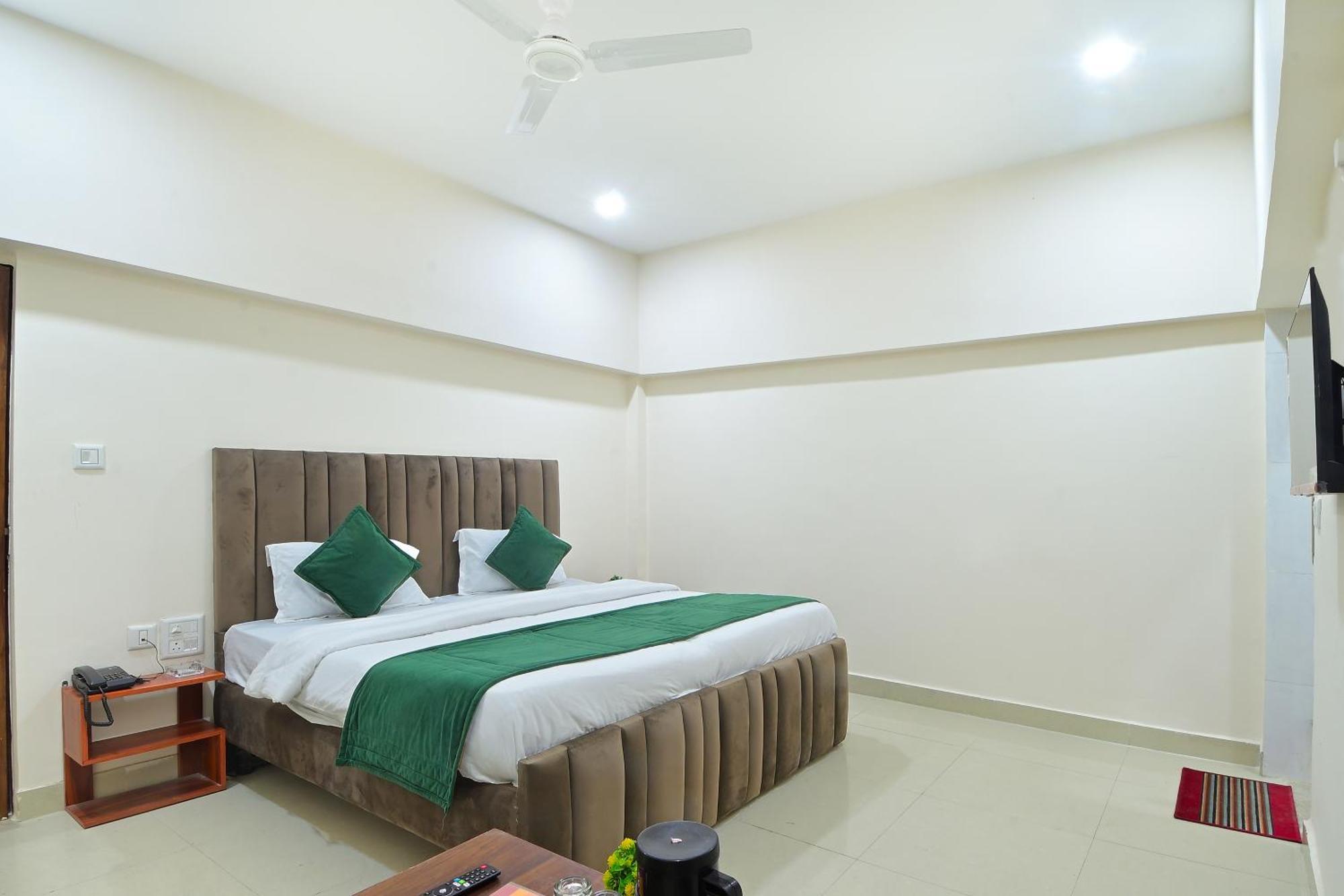 Chowdhry Tourist Lodge - New Delhi Railway Station - 2 Minutes Walk מראה חיצוני תמונה